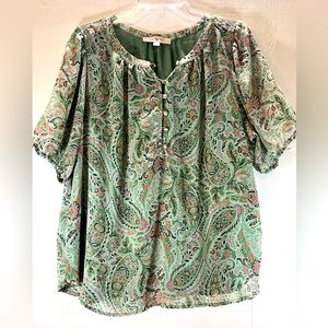 LOFT short sleeve shirt blouse women’s size XL Green paisley design